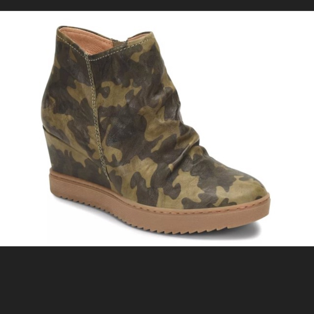 Sofft Siri Camo Wedge Ankle Bootie-8.5